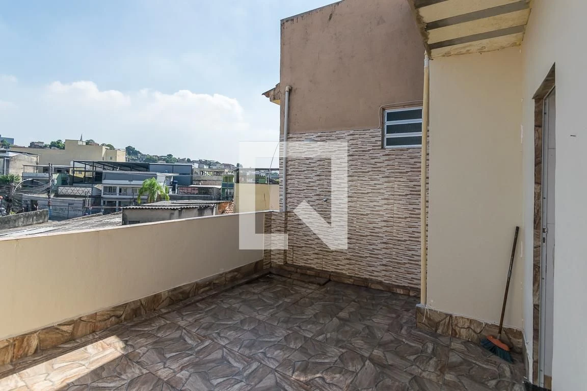 Balcony with a grill in a 3-bedroom apartment, 80 m² — photo 8