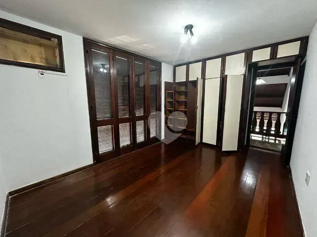 House with 3 bedrooms and 600 m², 4 parking spots — photo 48
