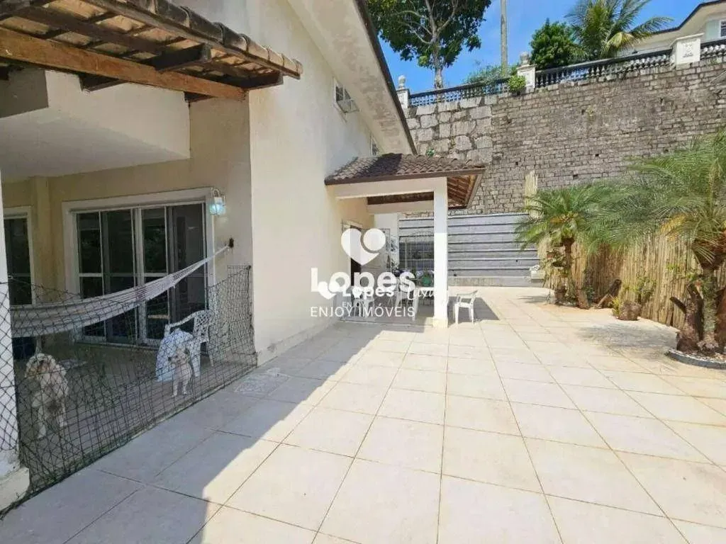 5-bedroom house with a glass-enclosed balcony — photo 32