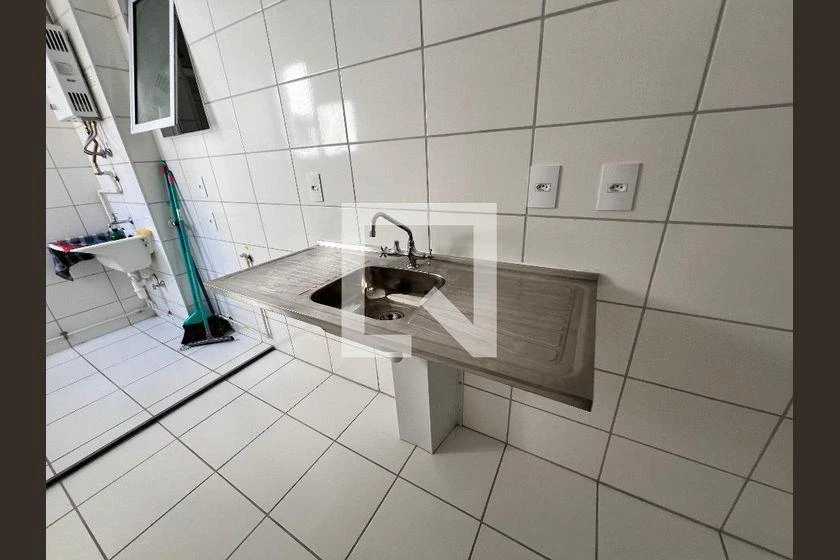 Квартира з 2 спальнями та дерев'яною підлогою або ламінатом — photo 19