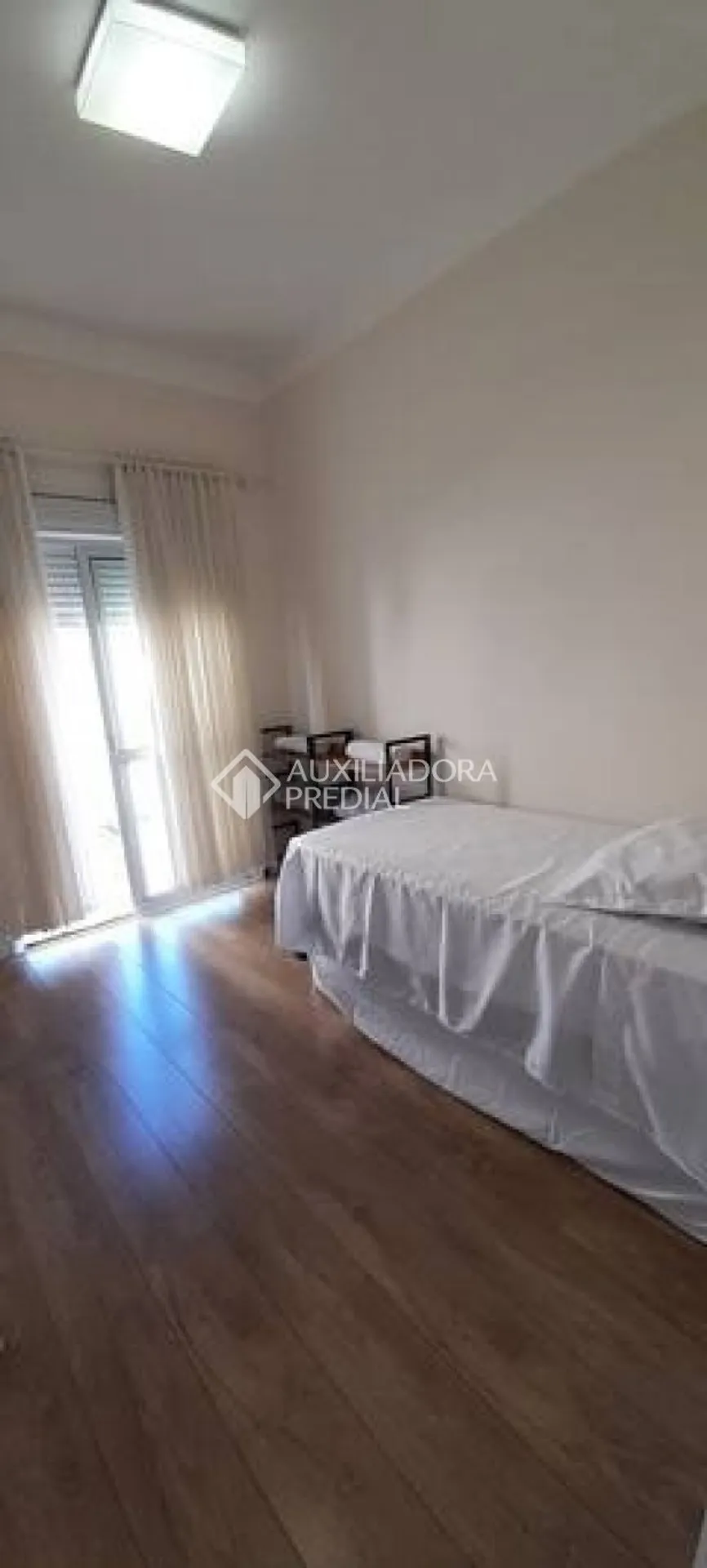 Furnished 3-bedroom apartment with 208 m² and terrace — photo 12