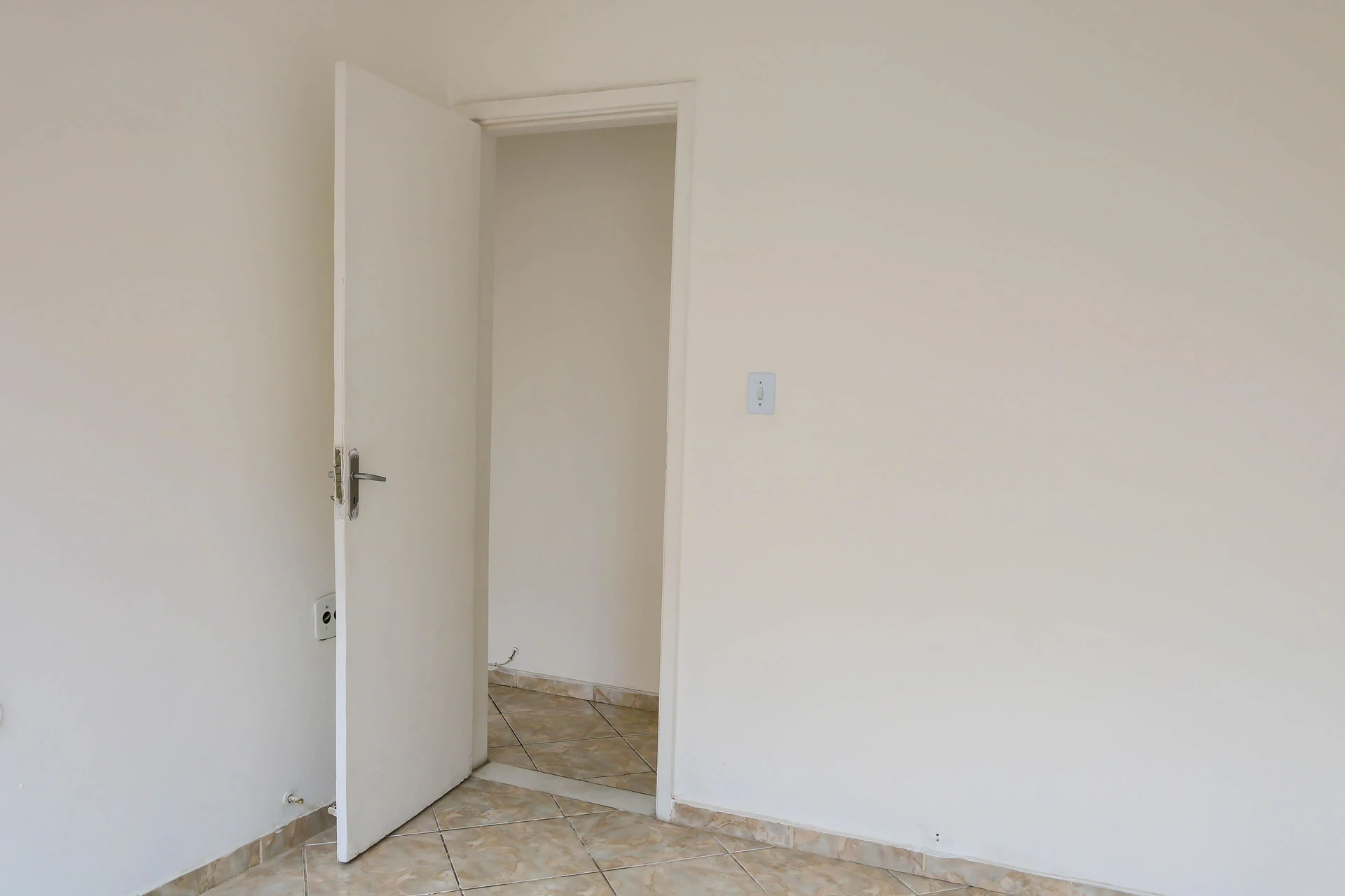 Apartment with 2 bedrooms and an enclosed glass balcony — photo 42