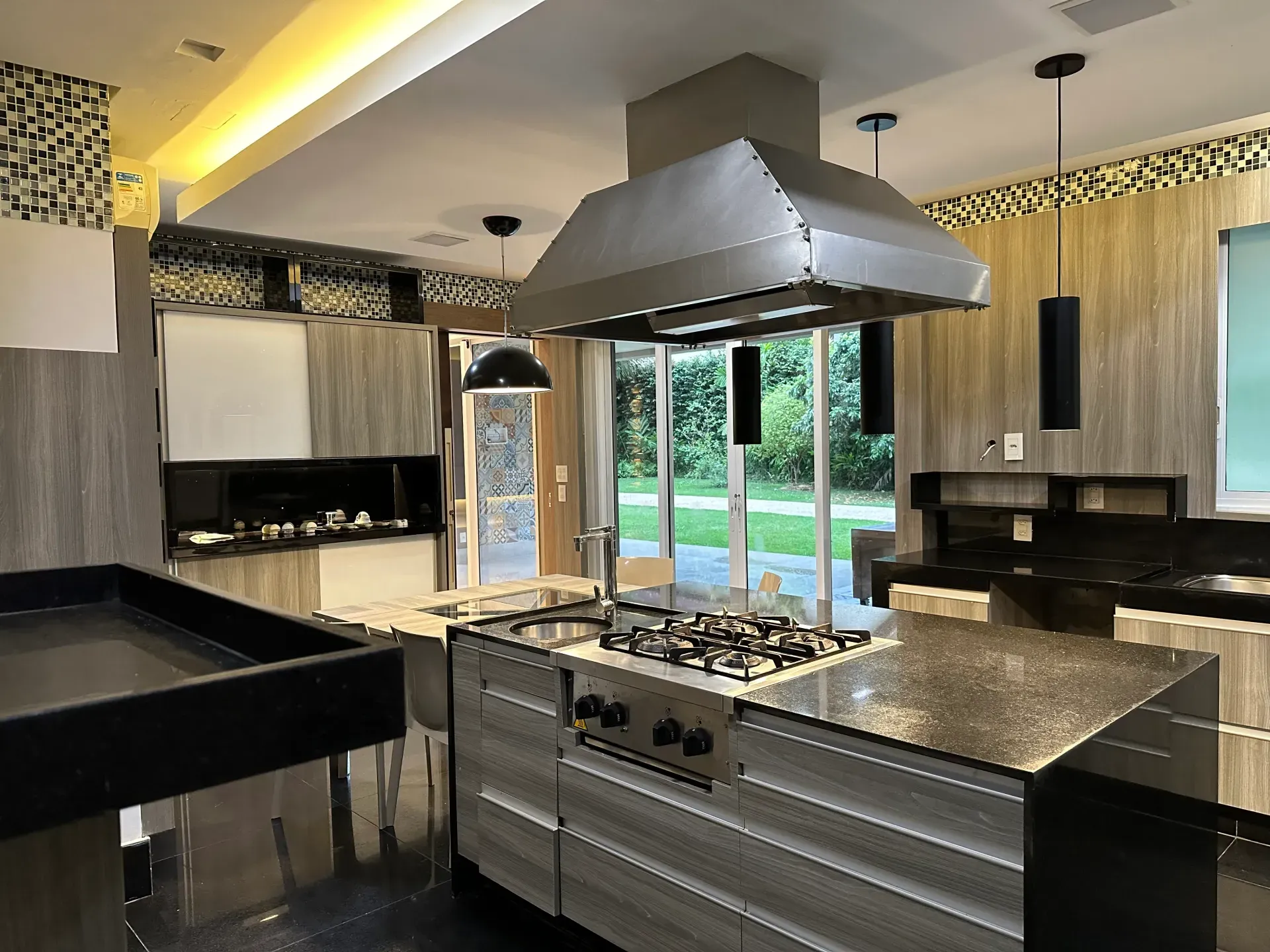Condominium house with 4 bedrooms and 5 bathrooms — photo 30