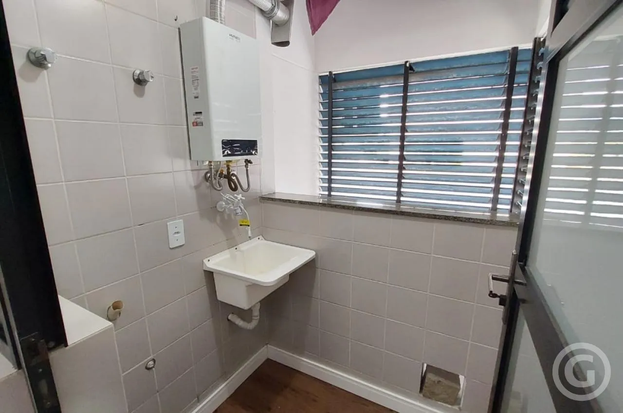 2-bedroom apartment with a glass-enclosed balcony — photo 13