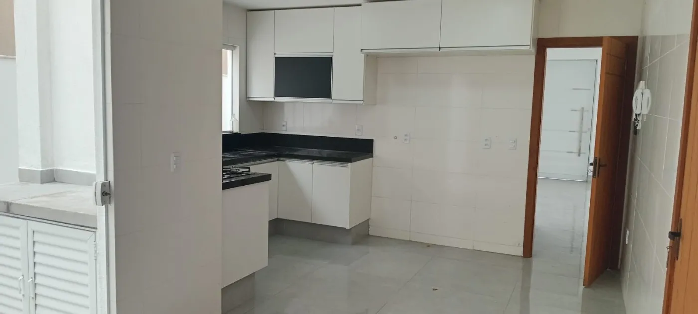 4 quartos e janelas do piso ao teto: casa de 260 m² — photo 14