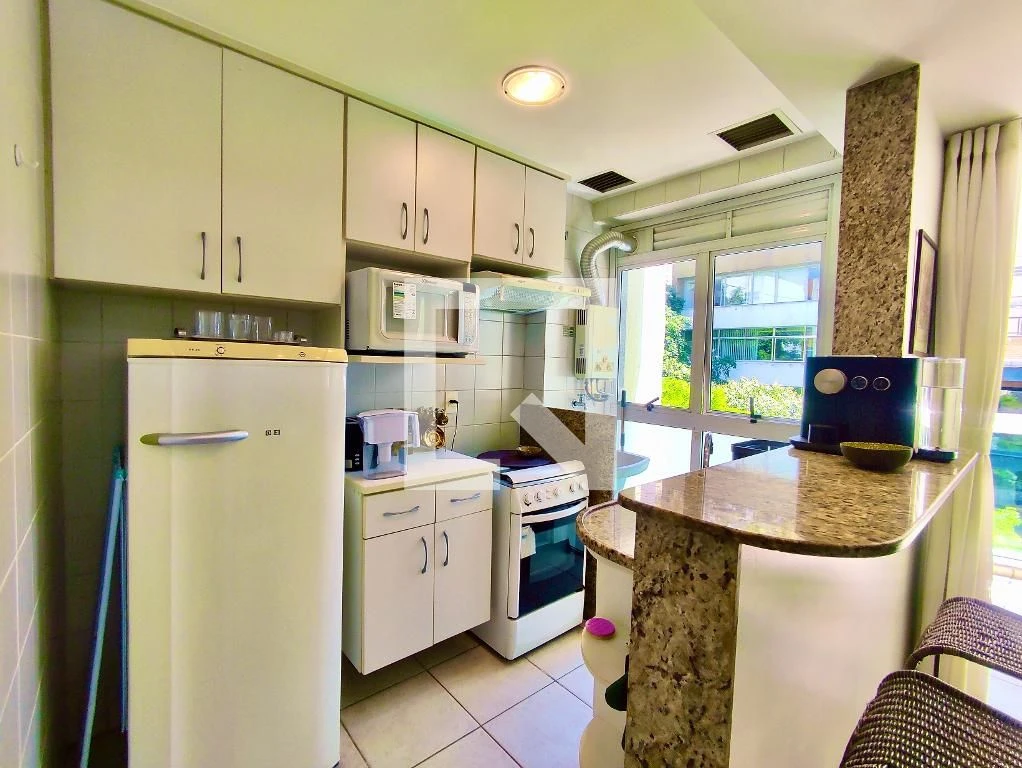 Furnished 1-bedroom apartment with open kitchen — photo 2