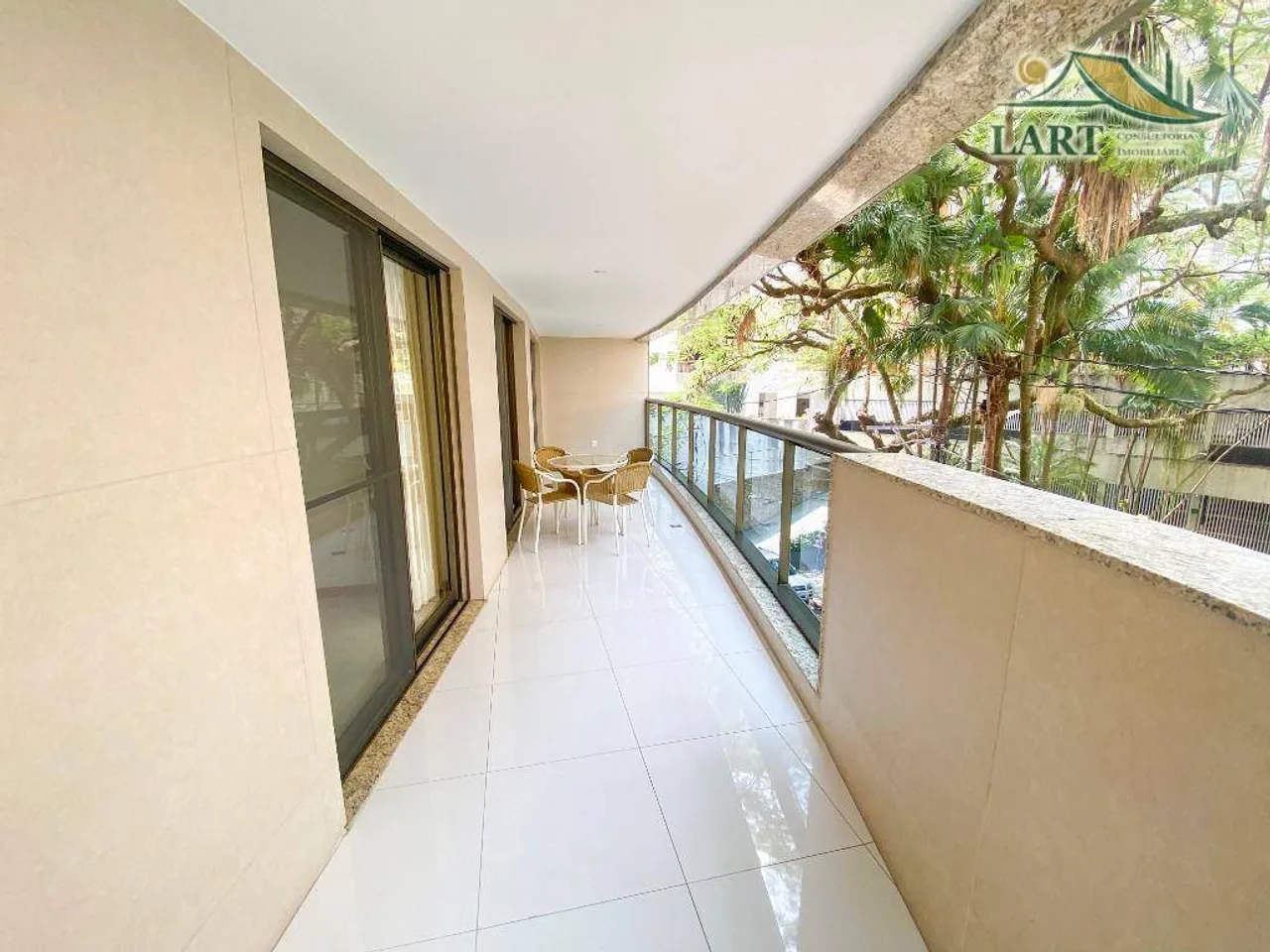 Apartamento sem mobília com 4 dormitórios e varanda — photo 19