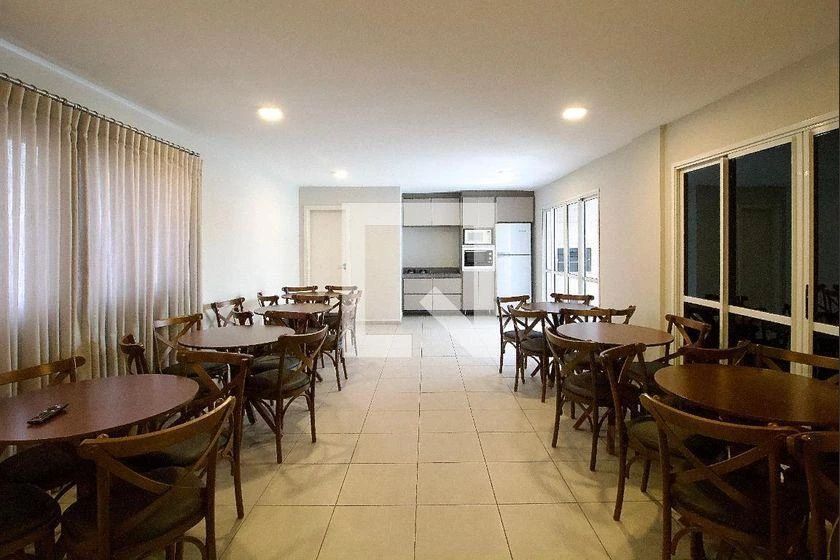 Furnished 1-bedroom apartment with compact kitchen — photo 13