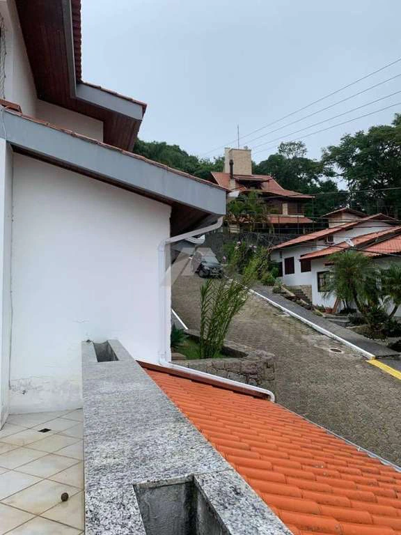 Casa de 5 dormitorios con 285 m² y 4 plazas de auto — photo 4