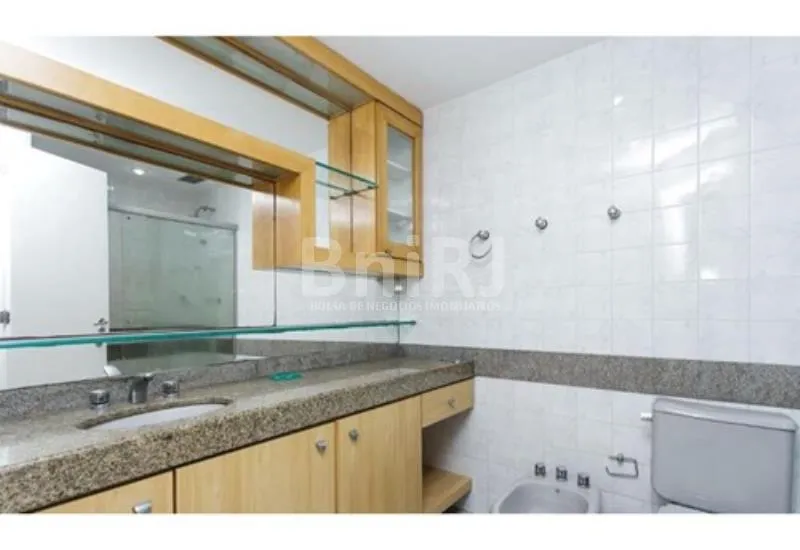 3-bedroom apartment with a glassed-in balcony — photo 10