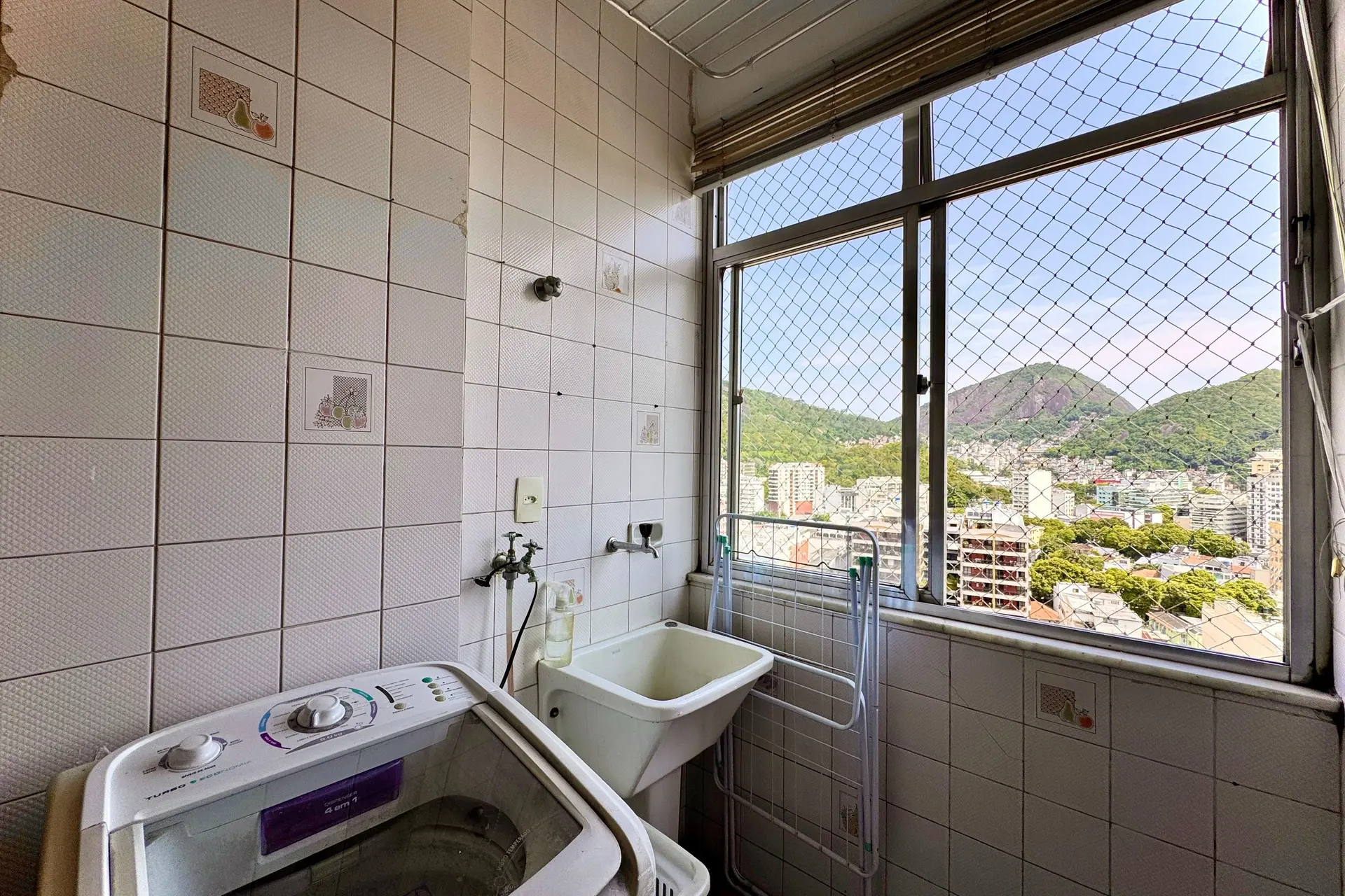 2-bedroom apartment in a building with a gym — photo 10