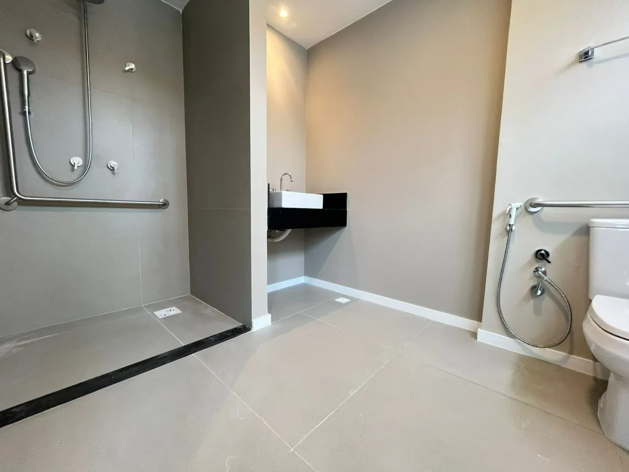 Apartamento de 1 dormitorio con cocina abierta y 58 m² — photo 26