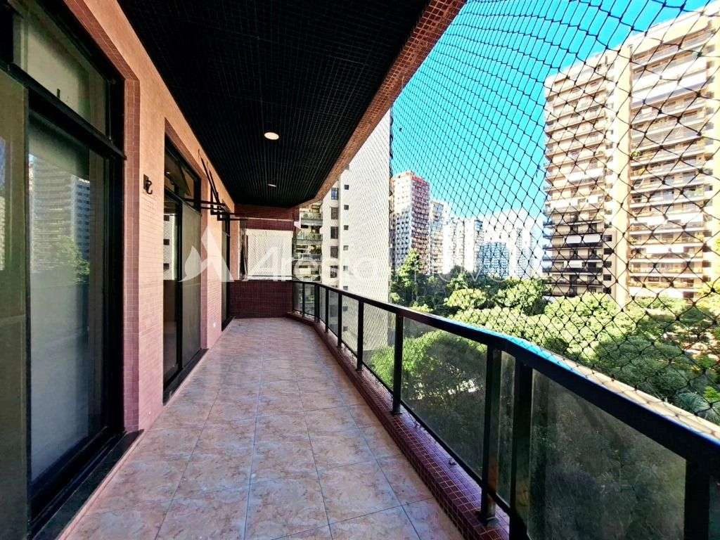 3-bedroom apartment with 140 m² and city-view windows — photo 9