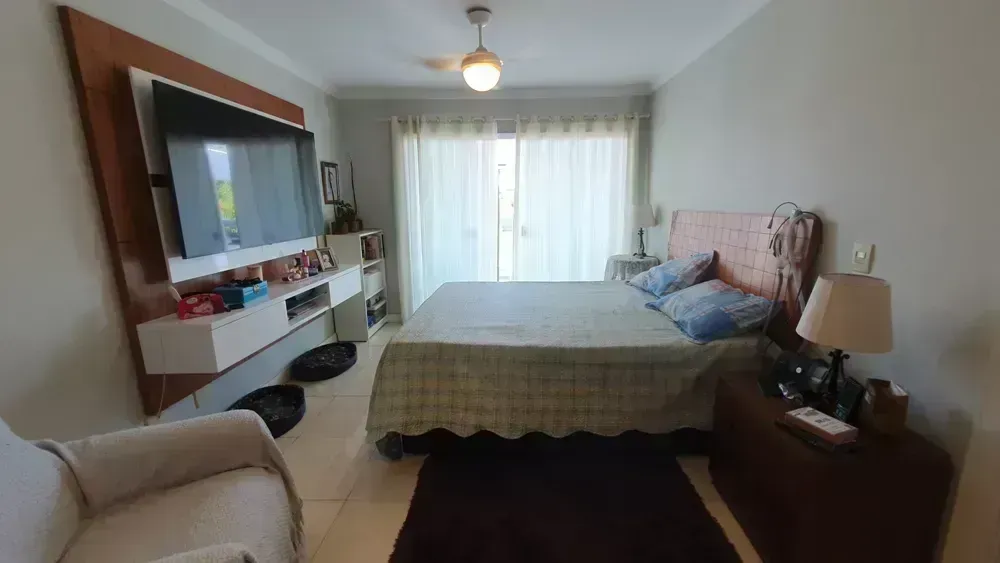 650 m² house with 6 en-suite bedrooms and 4 parking spots — photo 9