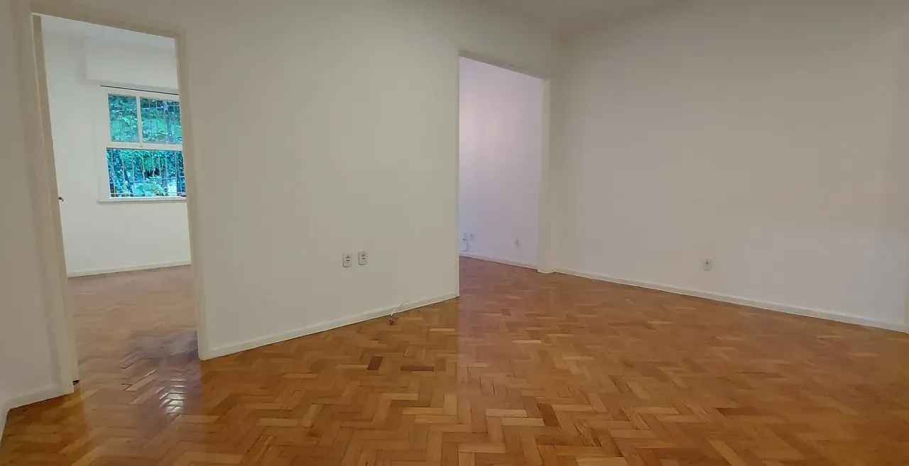 1-bedroom apartment with wood floors and glass shower — photo 16