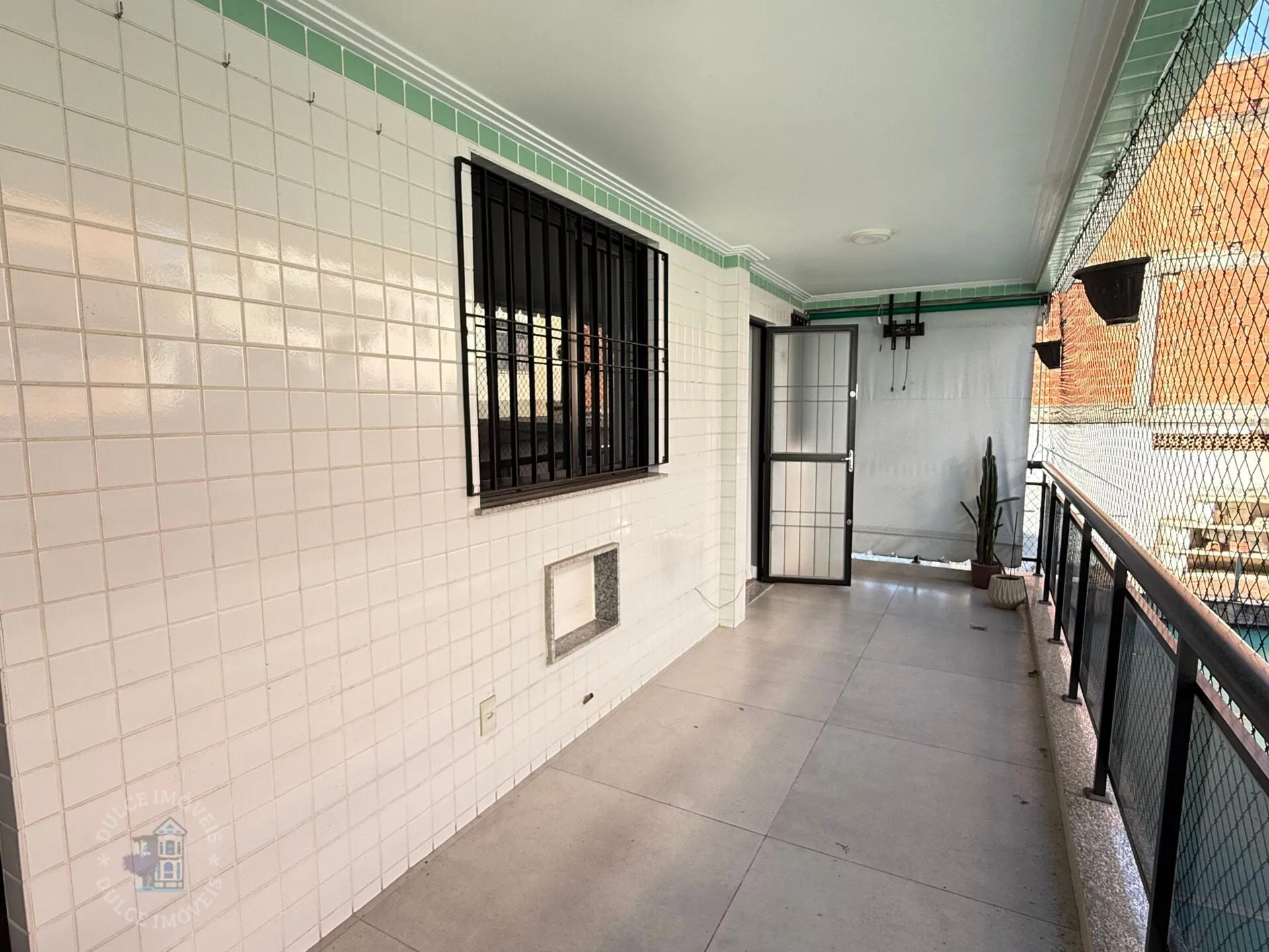 3-bedroom apartment with 1 en-suite and balcony — photo 11