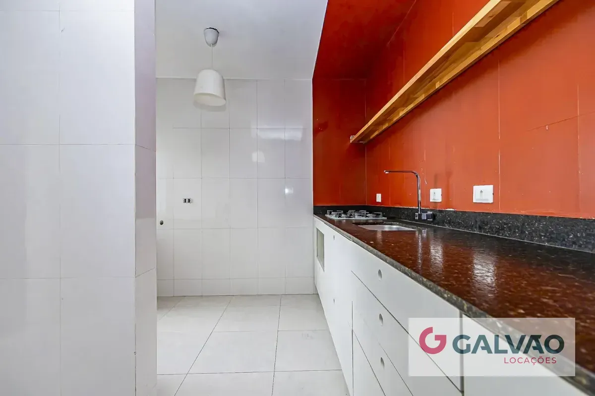 Wood or laminate floors in a one-bedroom apartment, 47 m² — photo 13