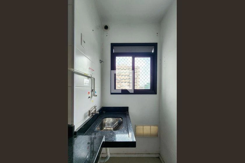 2-bedroom apartment in a building with a gym — photo 12