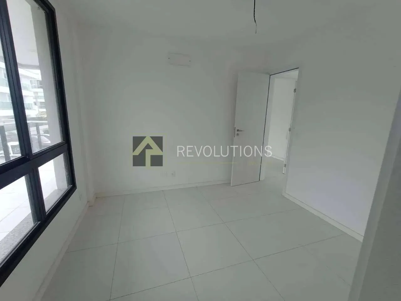 Casa sin amueblar con 4 dormitorios y balcón — photo 7