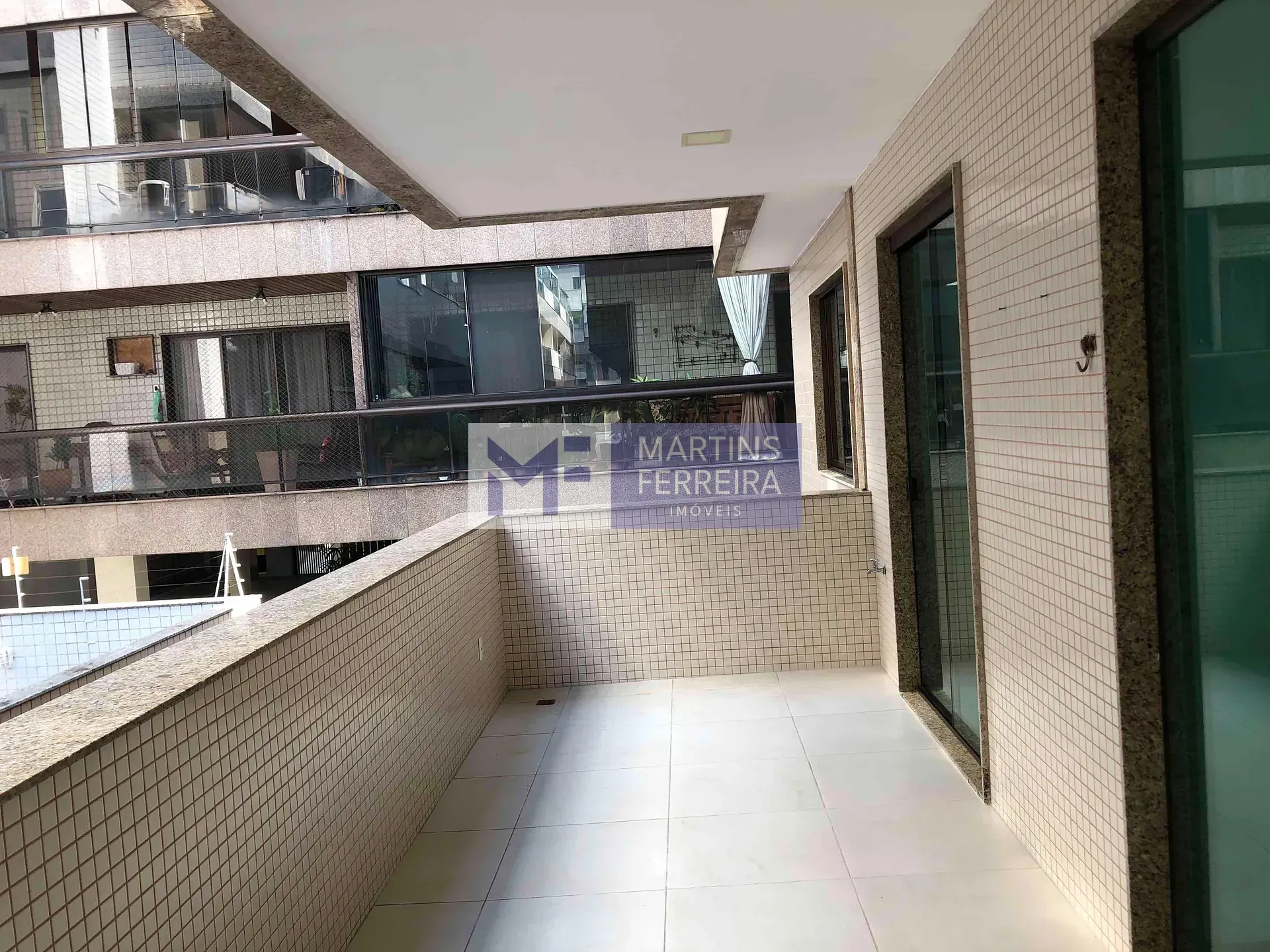 Apartamento no 1º andar com varanda envidraçada — photo 18