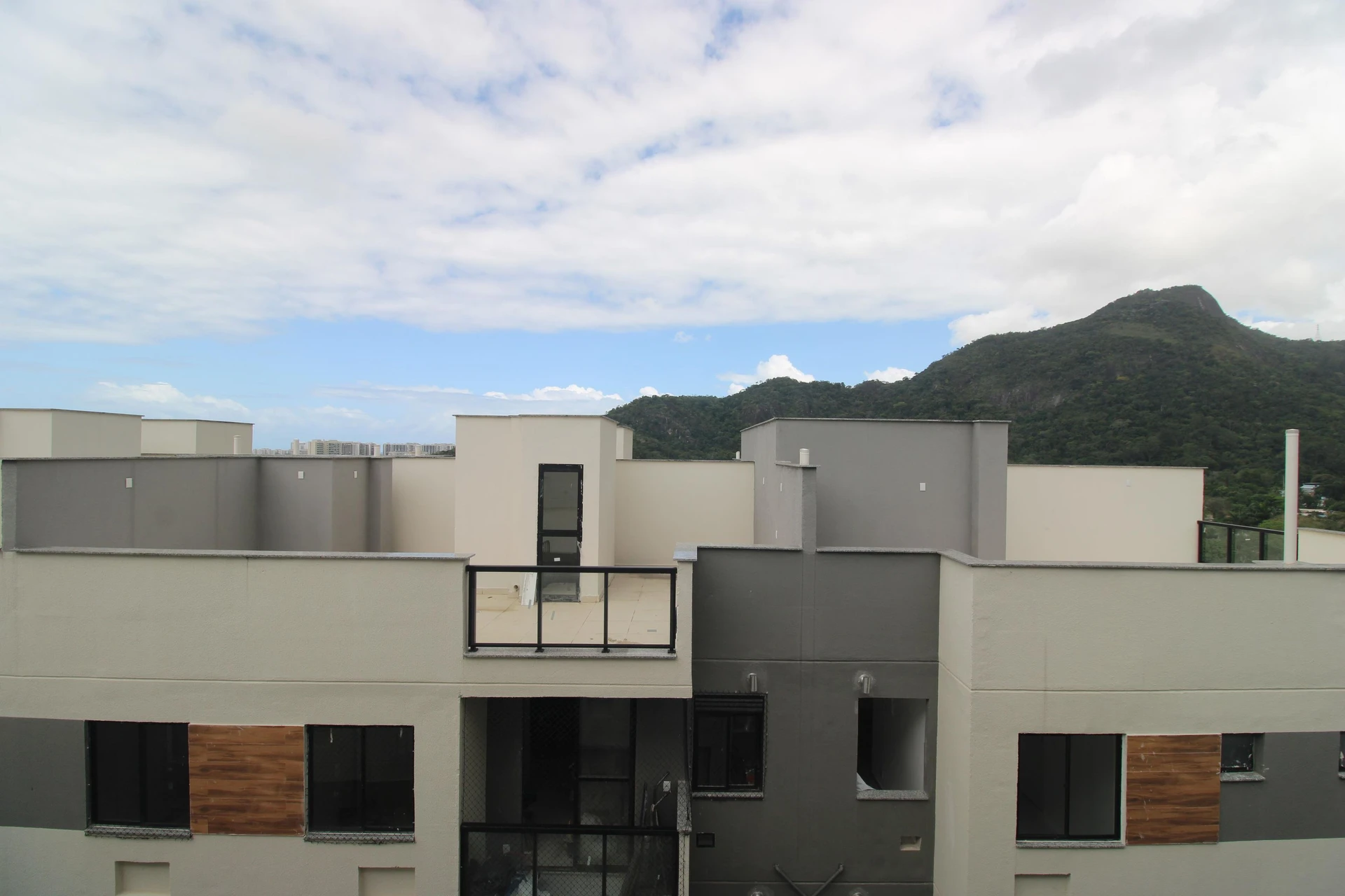 Unfurnished 2-bedroom apartment with balcony and private garden — photo 7