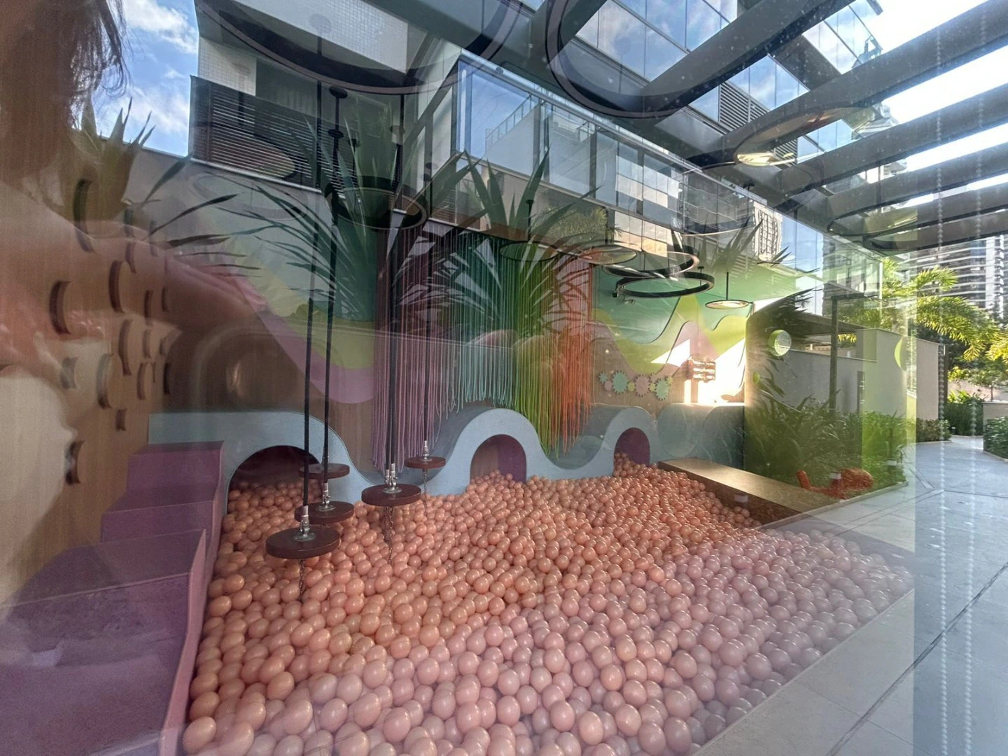 2-bedroom apartment with suite and glassed balcony — photo 18