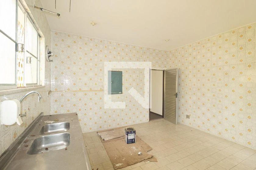 House, 500 m², with wood or laminate floors — photo 13