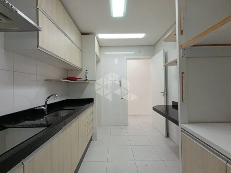 Apartamento de 87 m² sem mobília com cozinha separada — photo 4