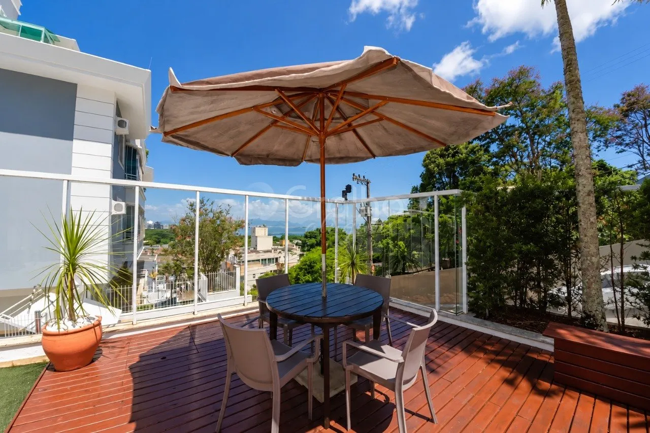 3-bedroom apartment with a bathtub in Florianópolis — photo 19
