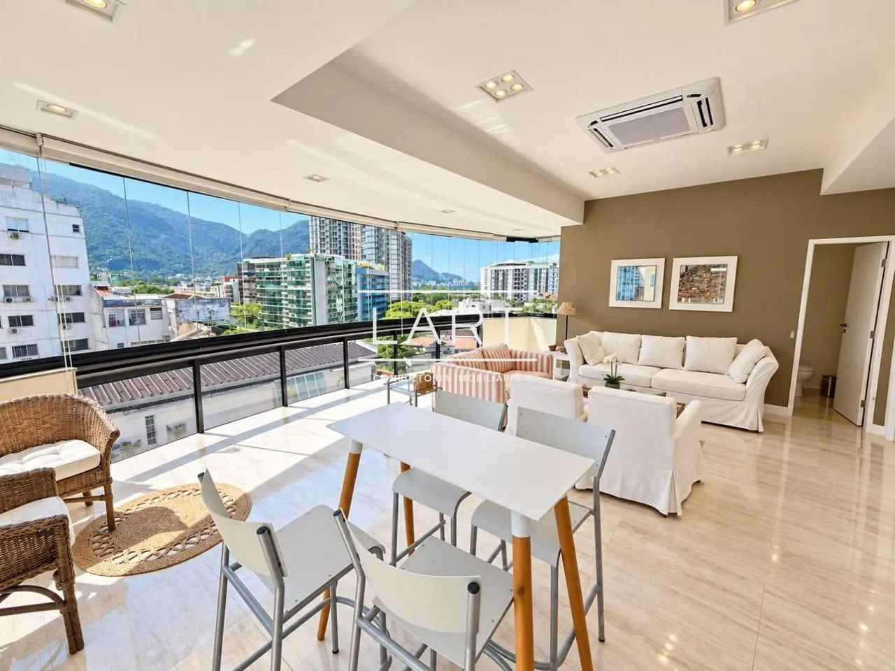 Furnished apartment, 220 m², with floor-to-ceiling windows — photo 9