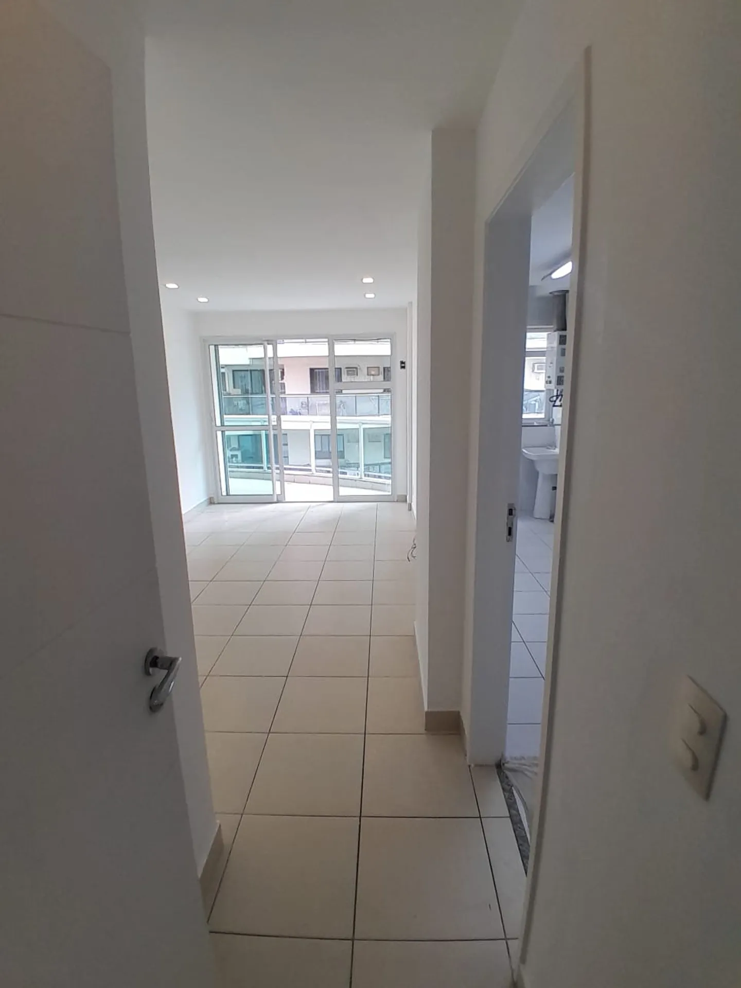 Floor-to-ceiling windows in a 2-bedroom apartment, 68 m² — photo 18