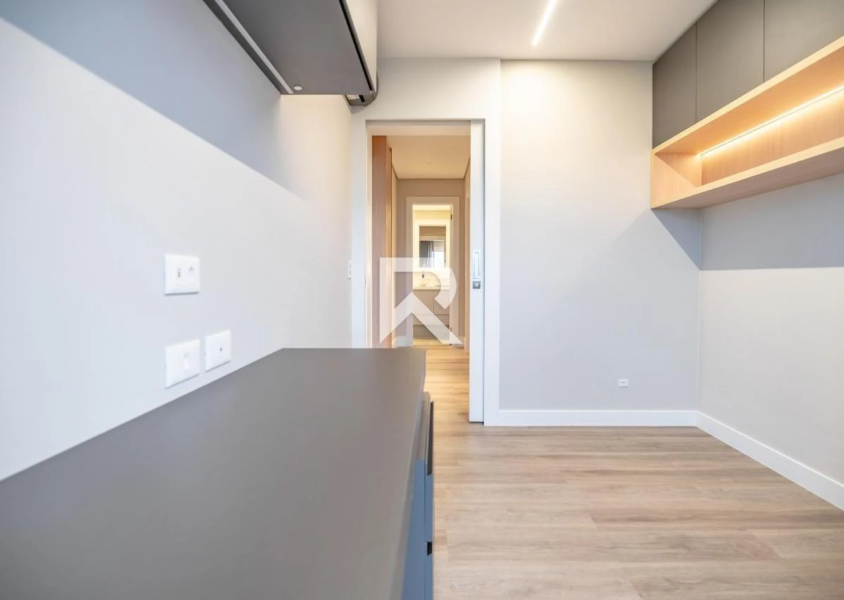 Furnished apartment, 87 m², with a glass-enclosed balcony — photo 33