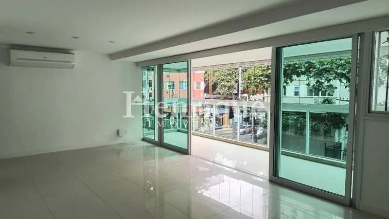 4-bedroom 4-bath apartment with a glassed-in balcony — photo 4