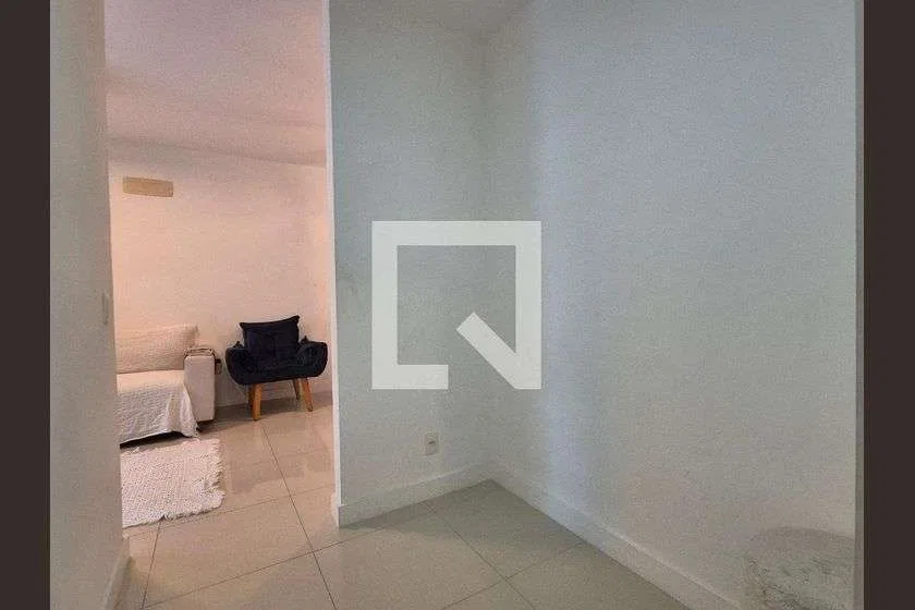 80 m² apartment with a pool in the building — photo 19