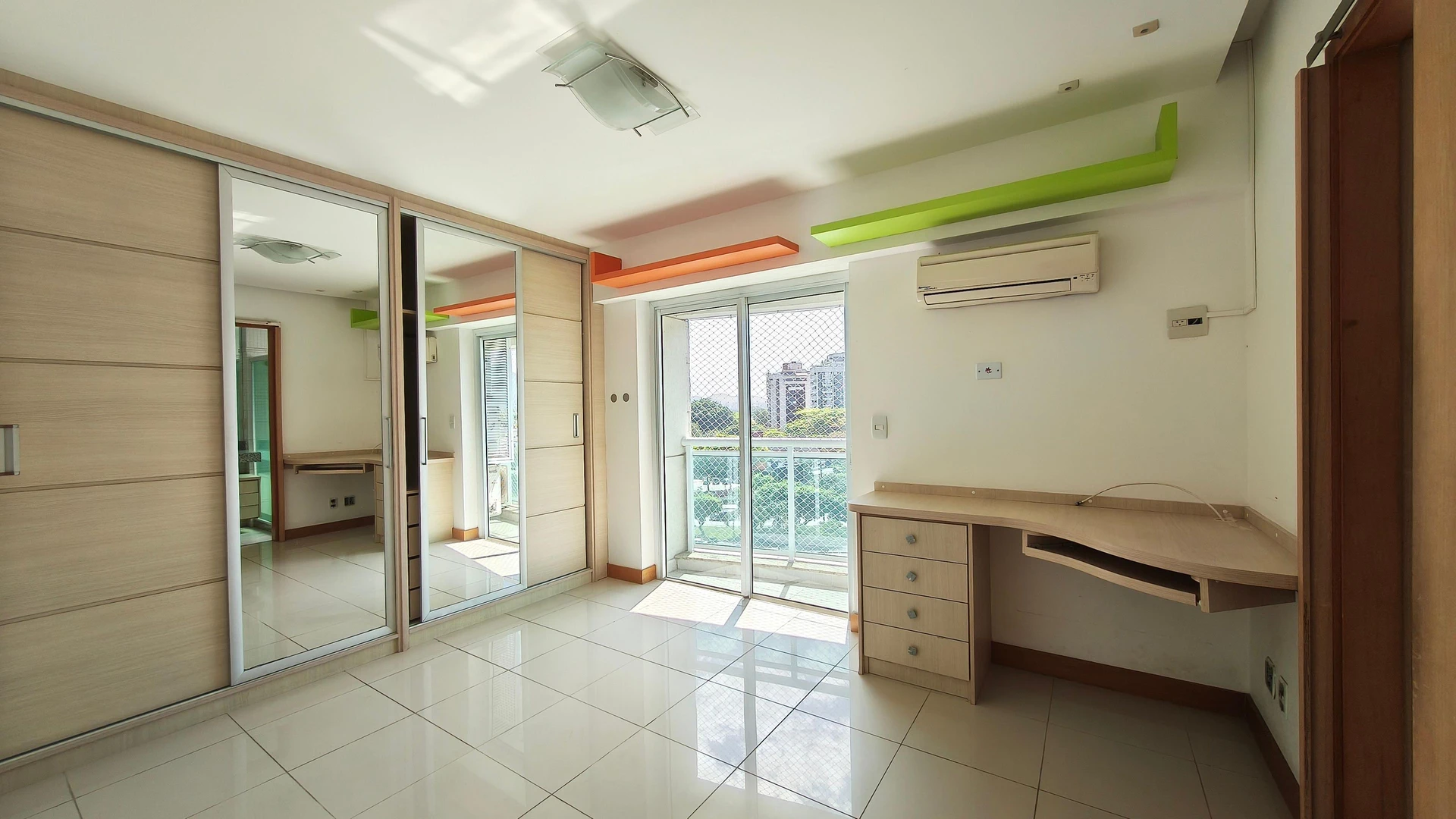 Apartamento com 3 suítes e fogão a gás na cozinha — photo 21