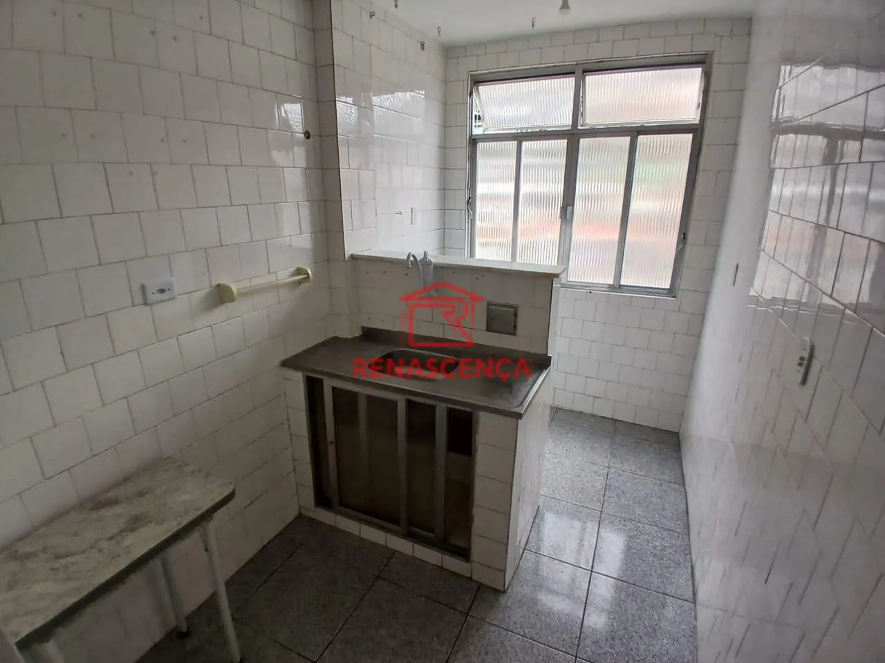 Unfurnished 1-bedroom apartment with closed kitchen — photo 3