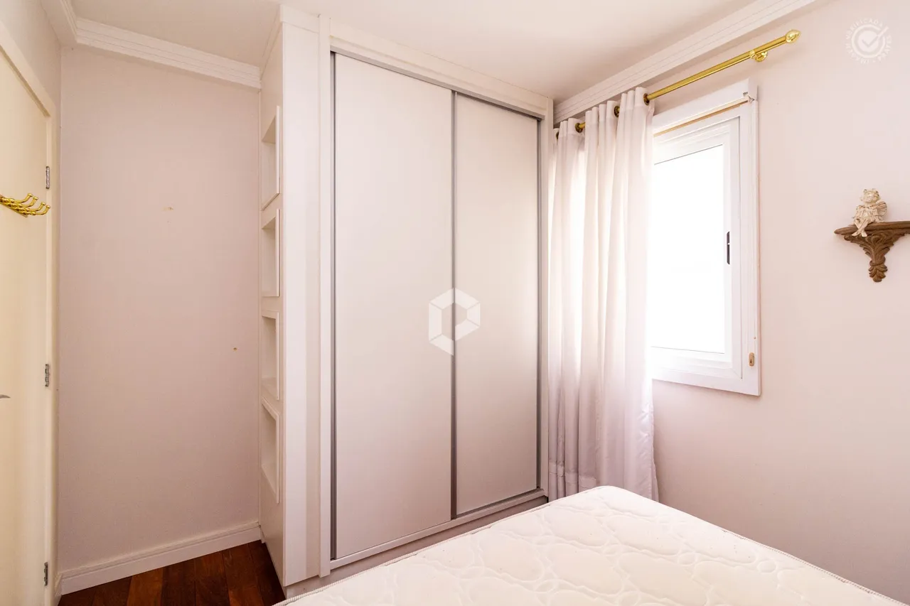 3-bedroom apartment with a glazed enclosed balcony — photo 18