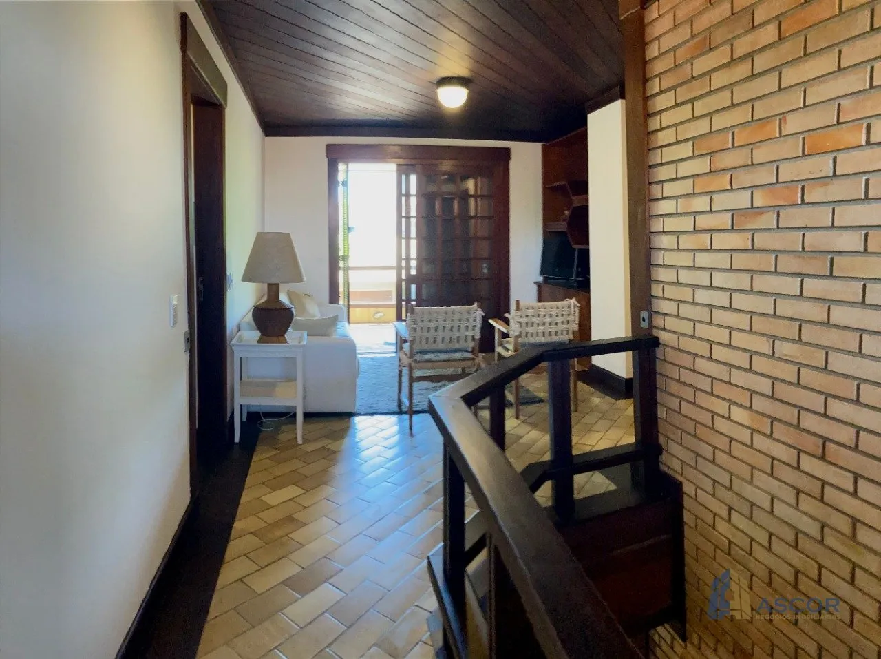 Мебльований будинок: 4 спальні з власними ваннами 600 м² — photo 26