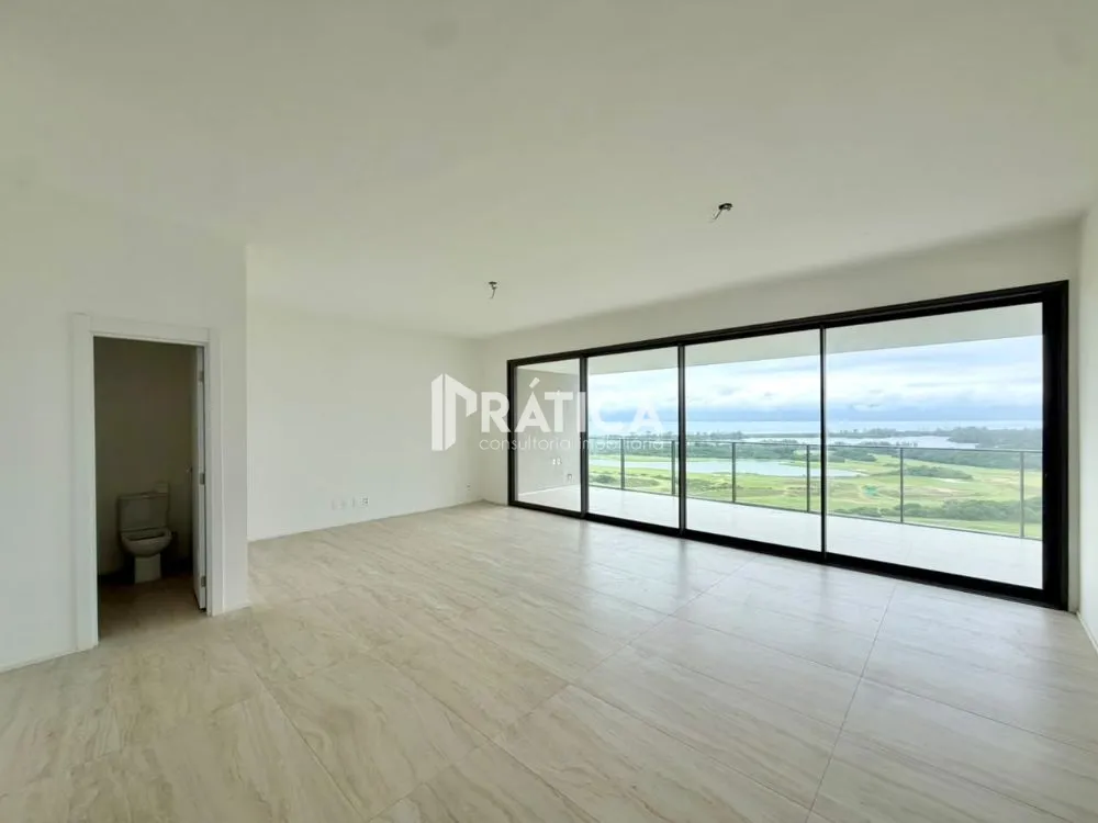 4-bedroom apartment in a building with an indoor pool — photo 10