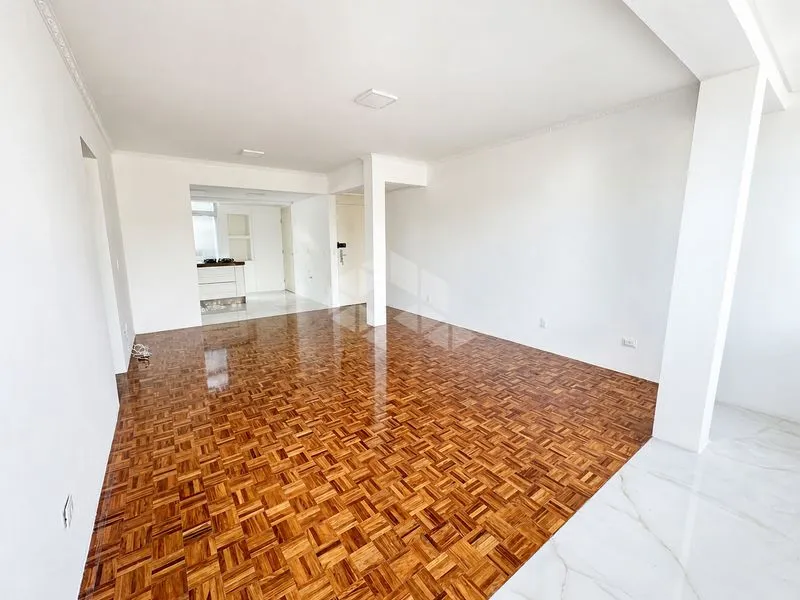 Apartment, 140 m², with wood or laminate floors — photo 16