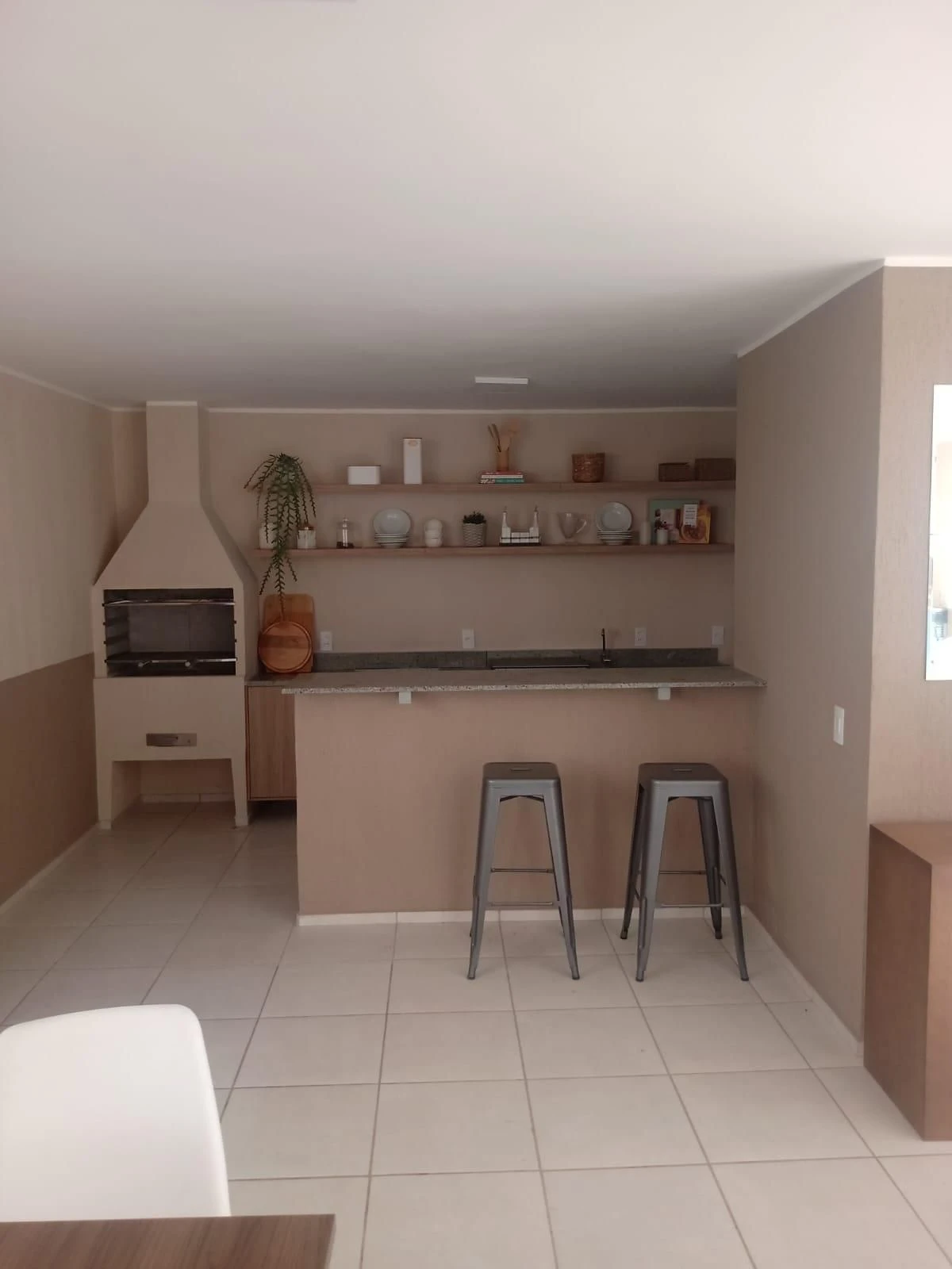 Unfurnished 2-bedroom apartment with 1 parking space