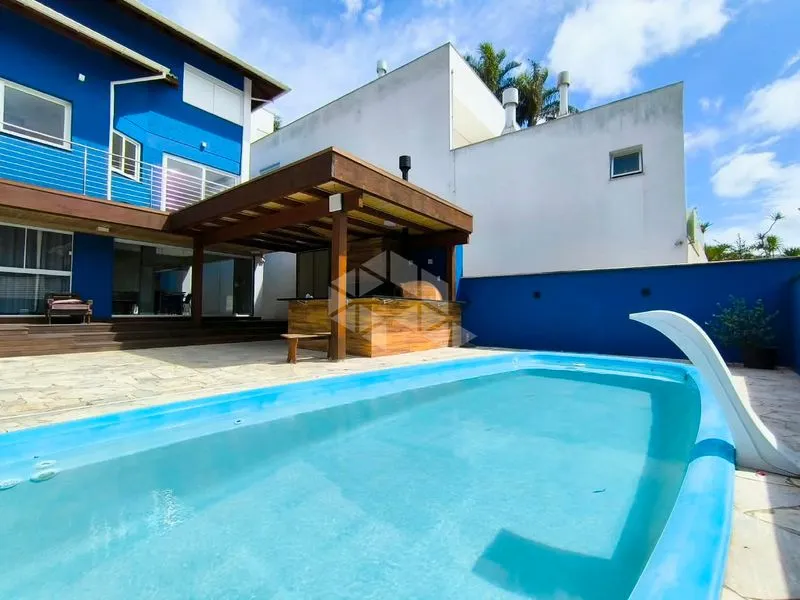 4-bedroom house with floor-to-ceiling windows — photo 29