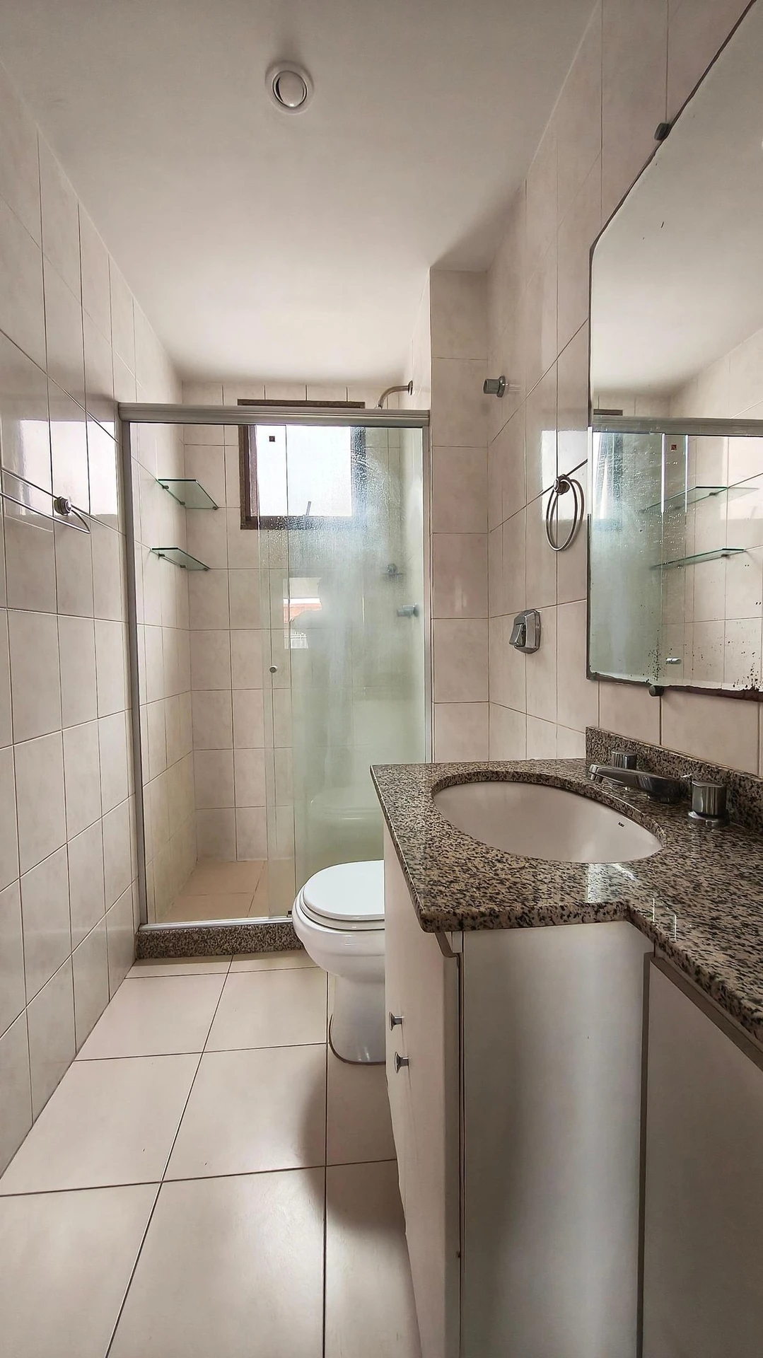 3-bedroom apartment in a building with a pool — photo 37
