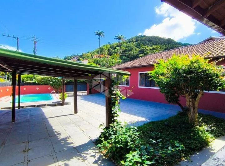 250 m² house with 4 bedrooms and built-in balcony grill — photo 4
