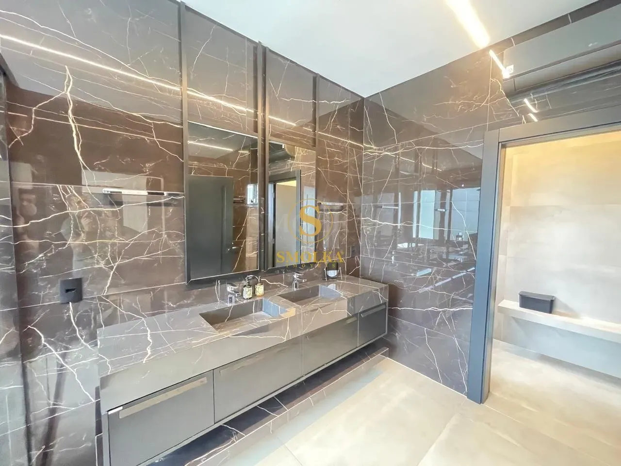Меблированный дом 645 м² с 5 спальнями и 7 санузлами — photo 58
