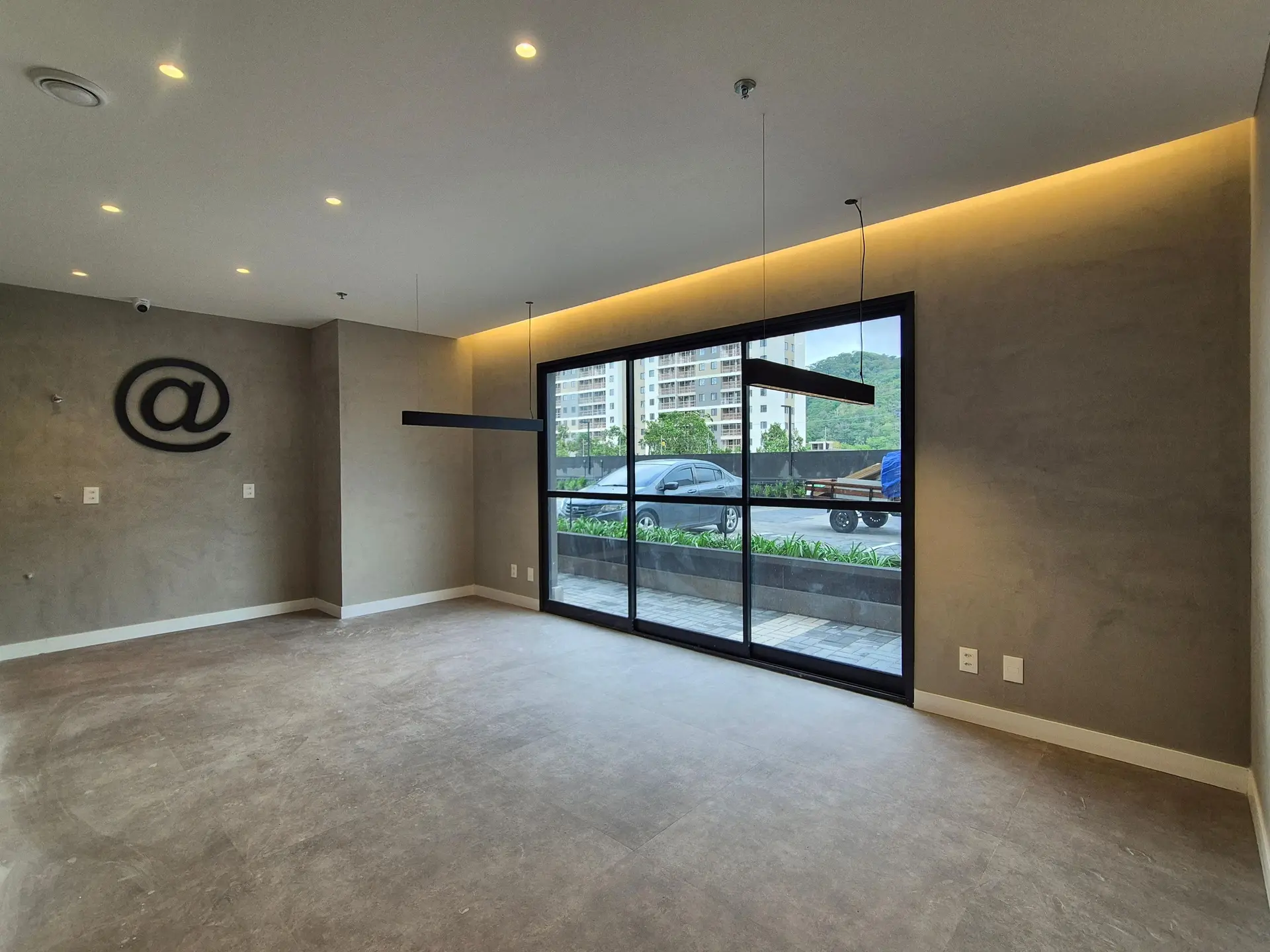 3-bedroom apartment with a mountain view — photo 27