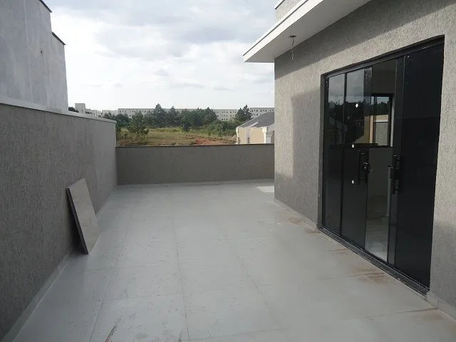 4-bedroom house with a walk-in closet — photo 7