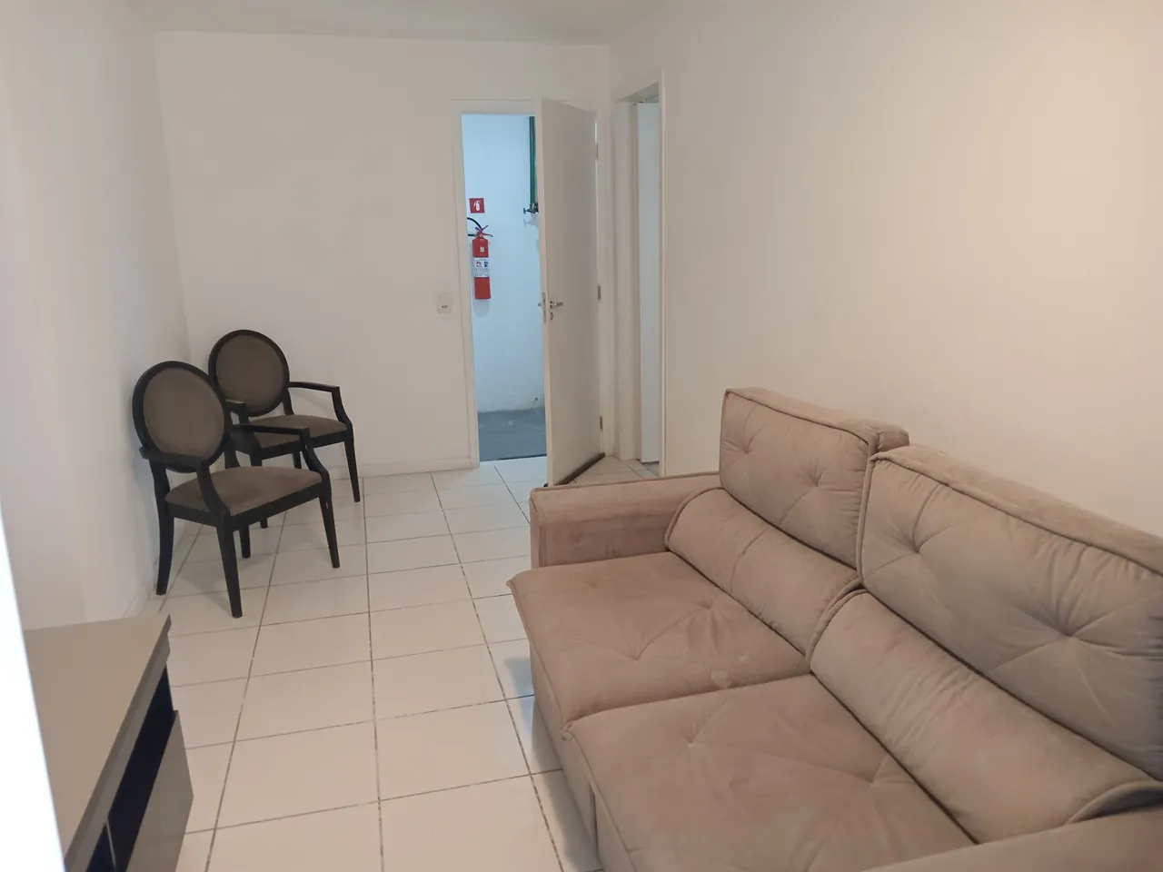 Furnished 2-bedroom apartment with a balcony — photo 11
