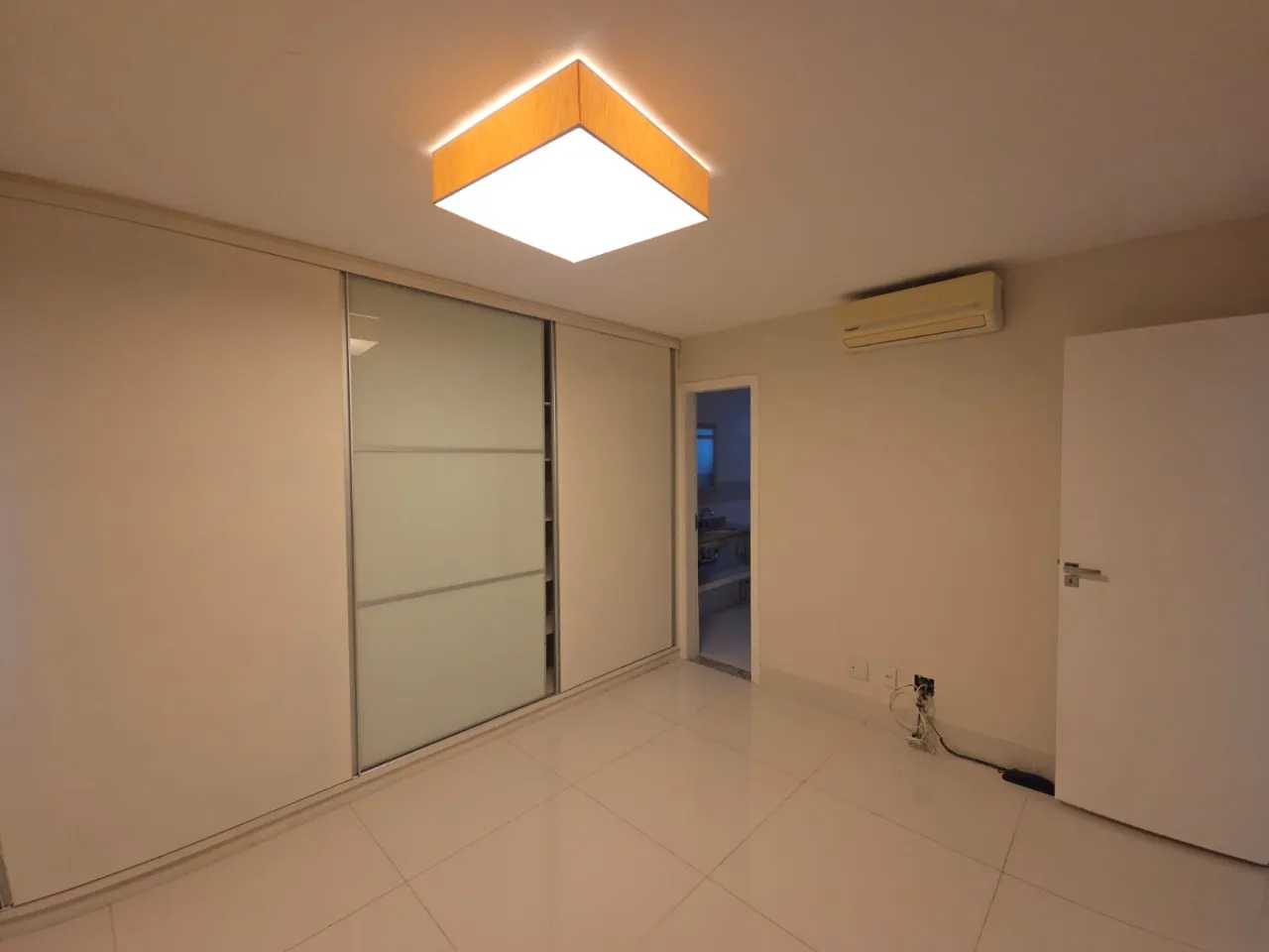 Furnished apartment, 316 m², with a walk-in closet — photo 15