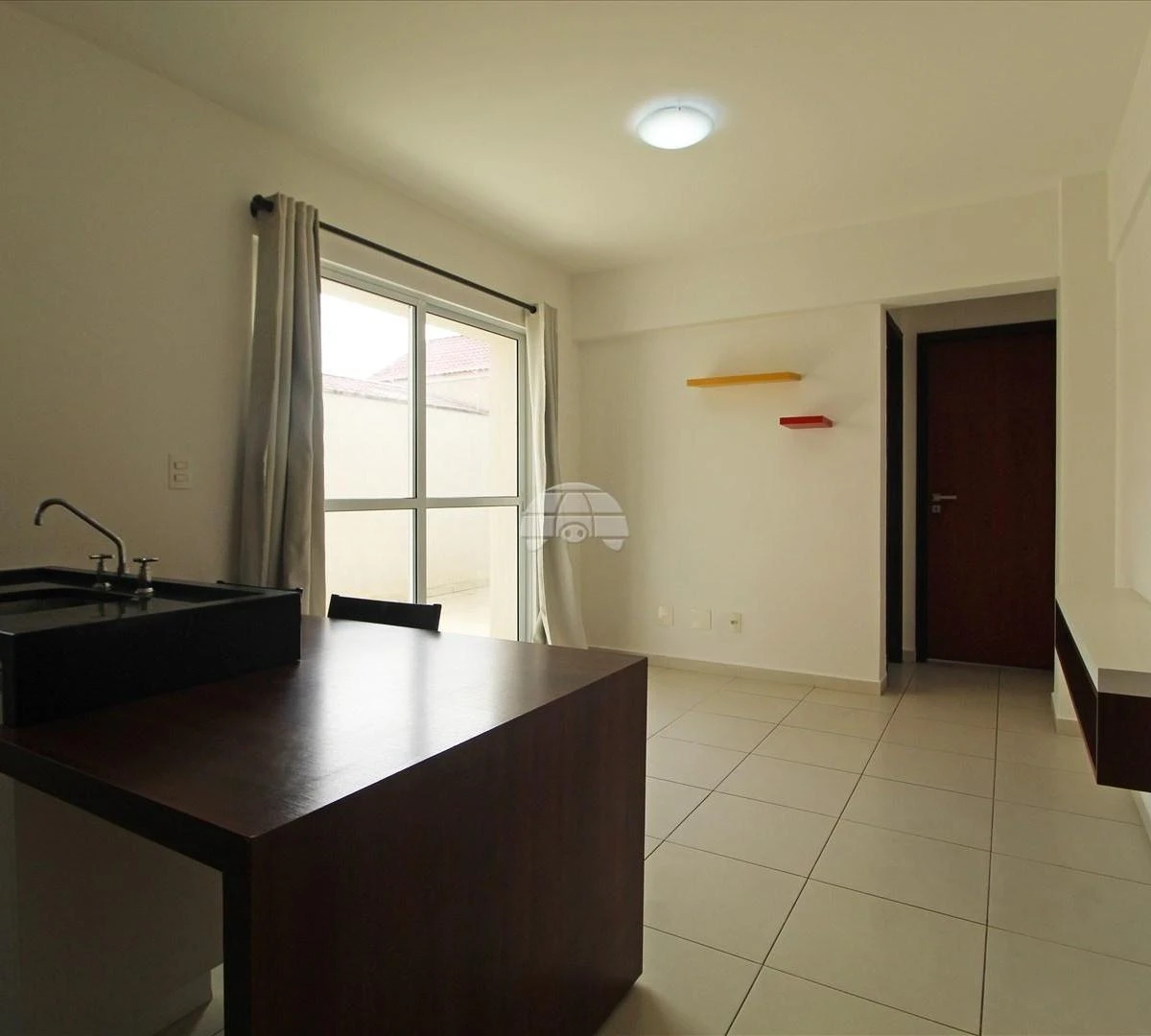 Квартира с 1 спальней, стиральной машиной и кухней open-plan
